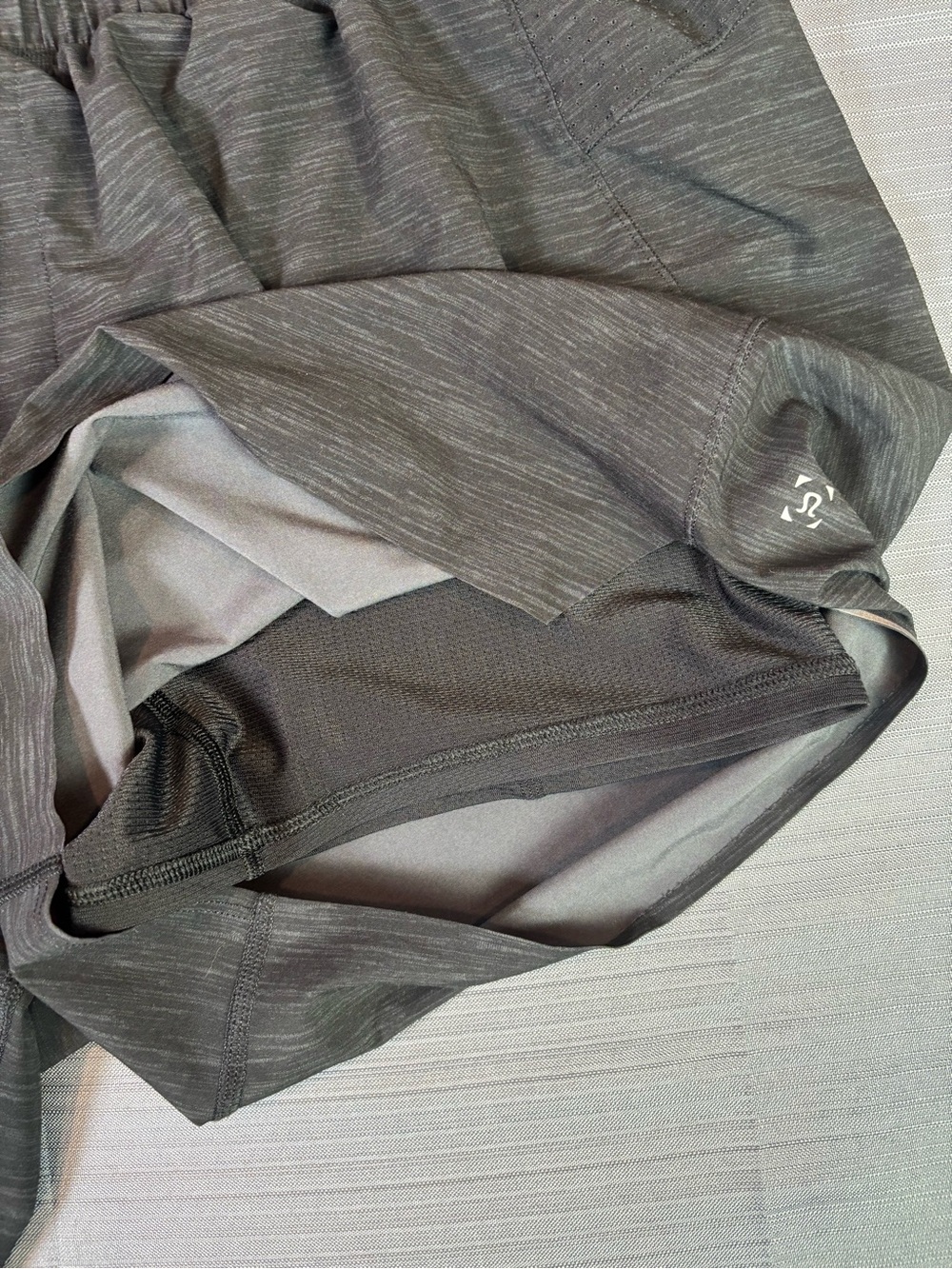 Lululemon T.H.E. Short 9” Lined Men’s XXL Heathered Black Training Gym Shorts - Picture 3 of 7